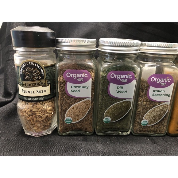 Lot Of 9 Glass Spice Jars With Expired Spices Still In Them. - Picture 4 of 4